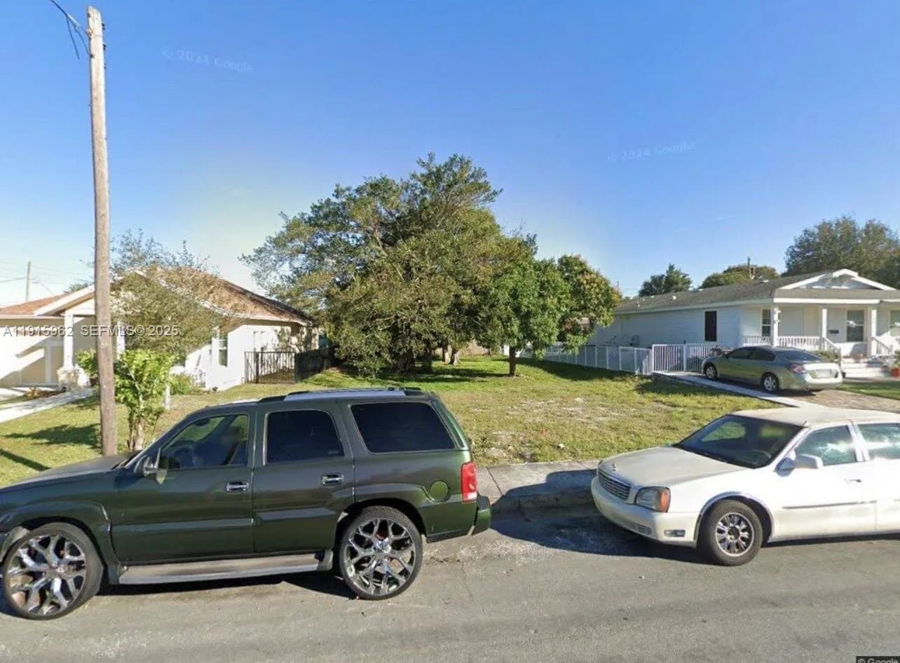 913 14th St, West Palm Beach FL 33401