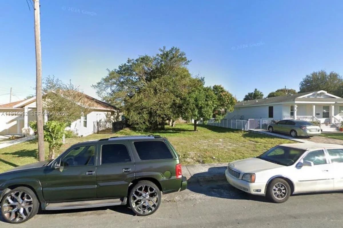 913 14th St, West Palm Beach FL 33401