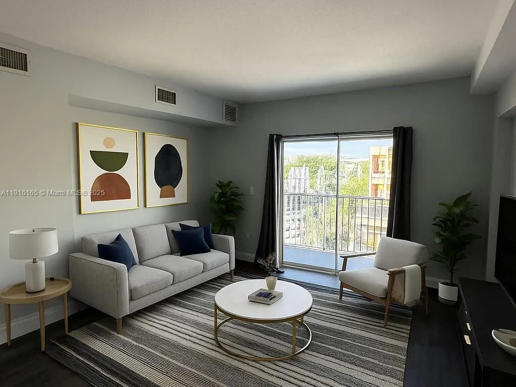 134 SW 7th Ave # 402, Miami FL 33130