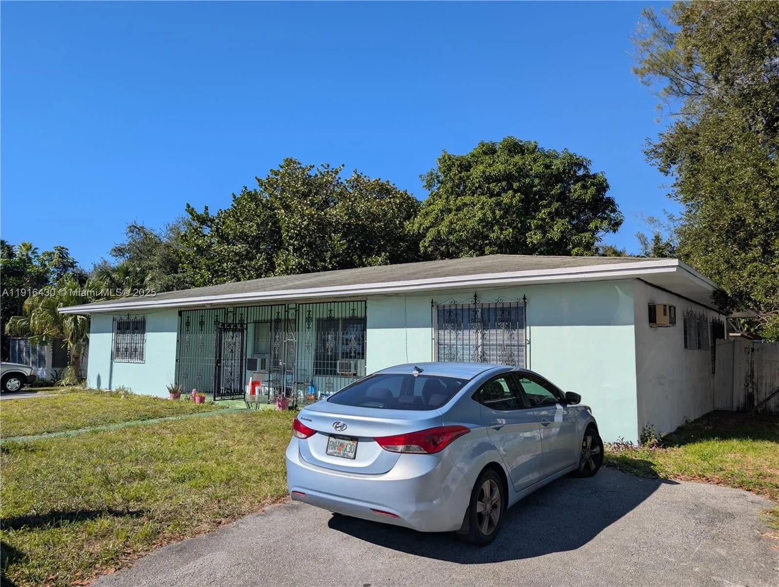 335 - 337 NE 168th St, North Miami Beach FL 33162