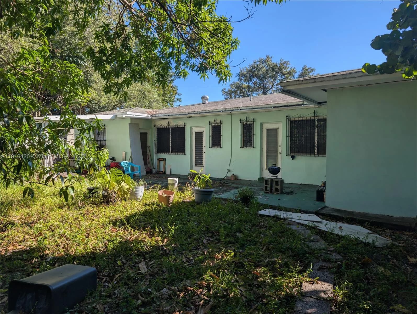 335 - 337 NE 168th St, North Miami Beach FL 33162