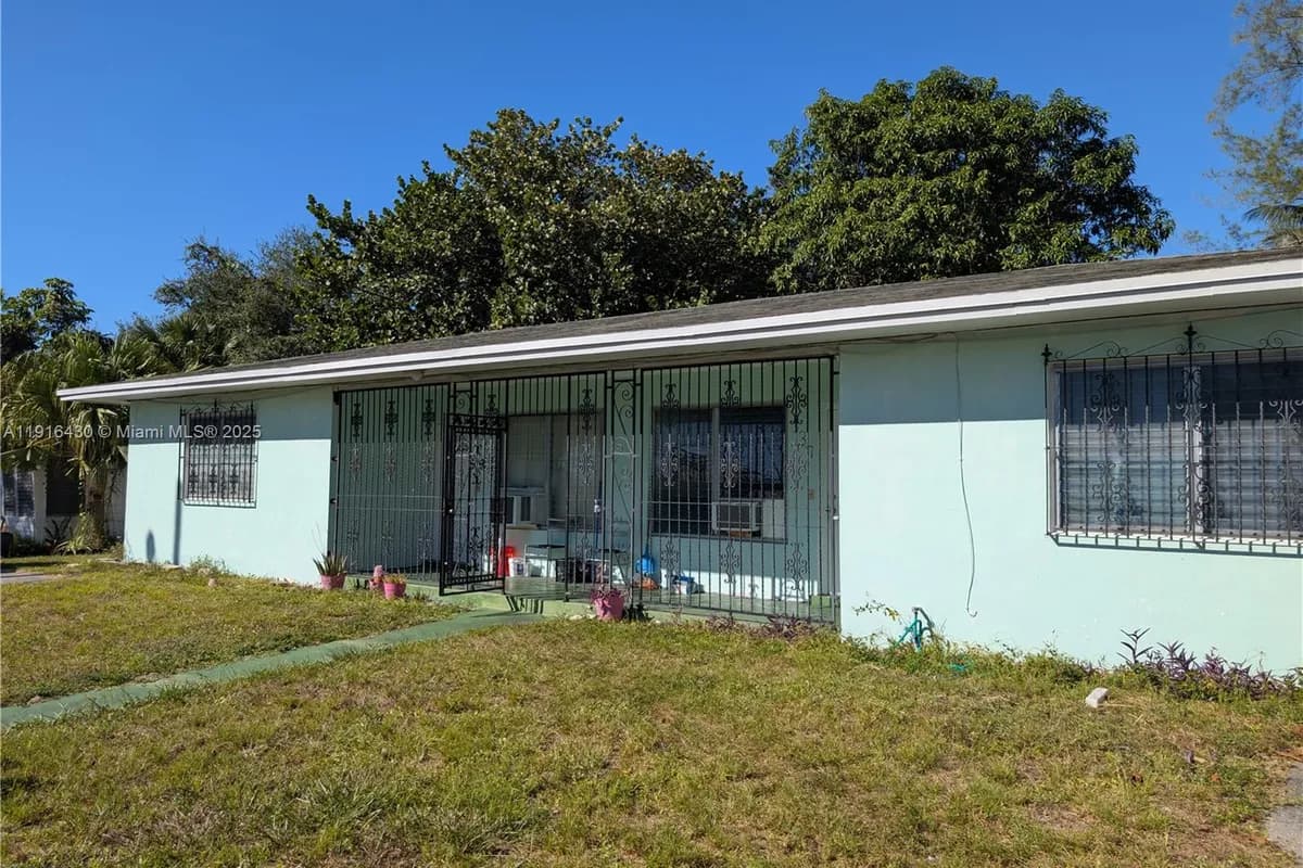 335 - 337 NE 168th St, North Miami Beach FL 33162