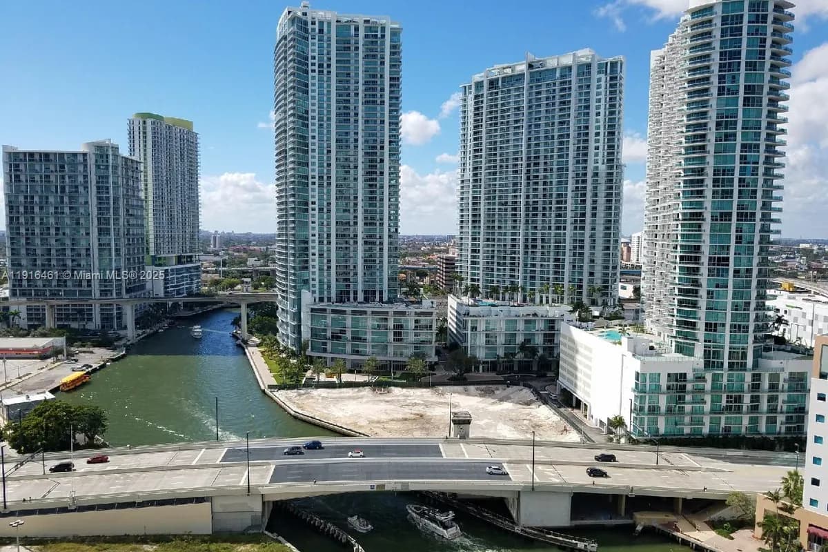 31 SE 5th St # 2205, Miami FL 33131