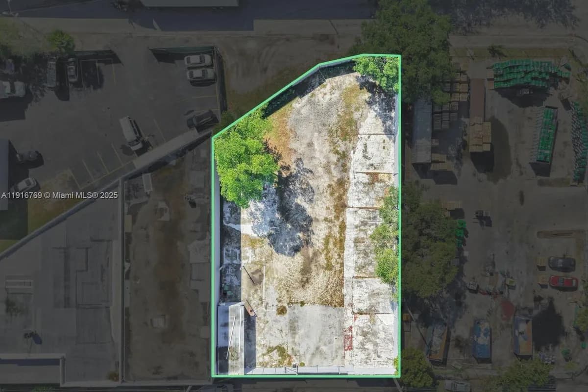 1074 NW 22nd St, Miami FL 33127