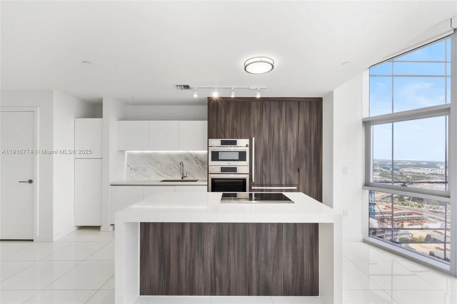 851 NE 1st Ave # 3202, Miami FL 33132