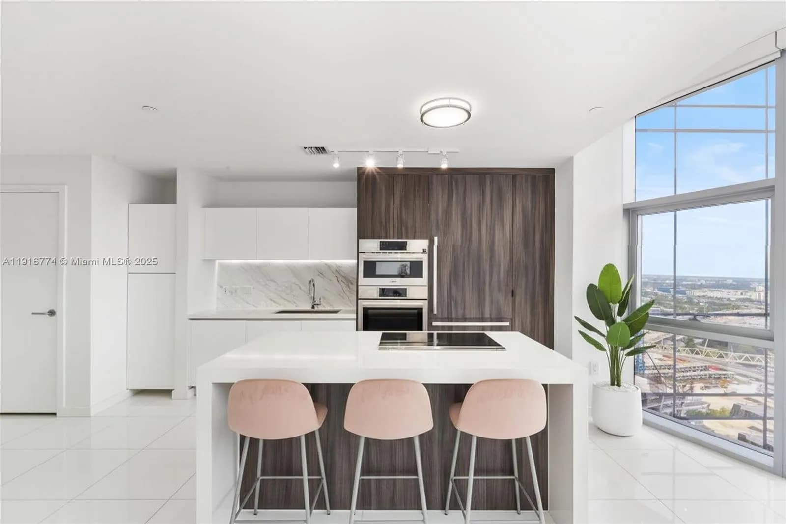 851 NE 1st Ave # 3202, Miami FL 33132