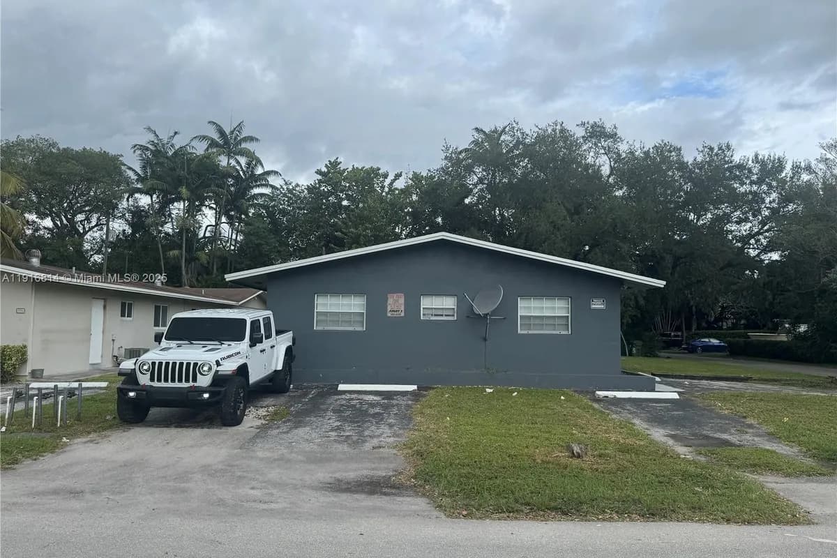 353 SW 19th Ave, Fort Lauderdale FL 33312