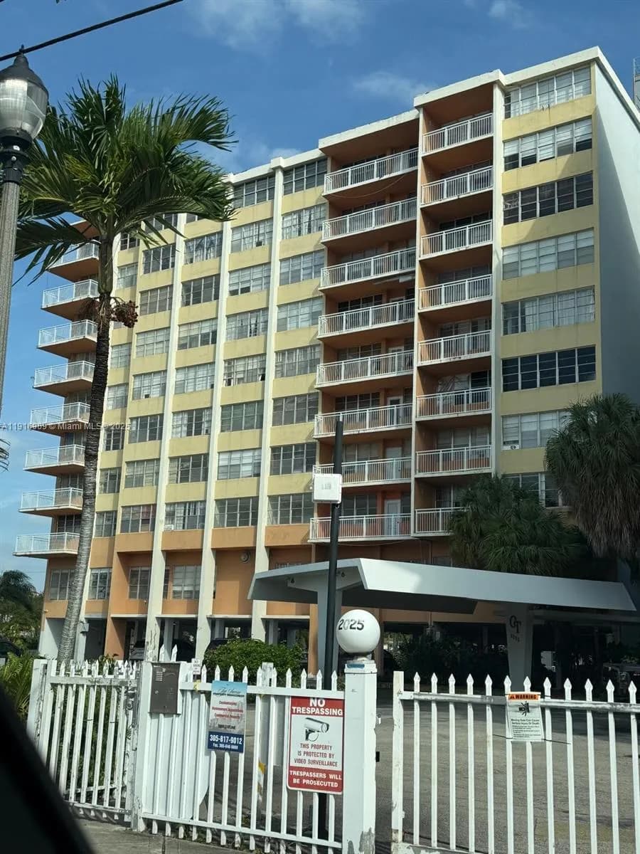 1 bedroom 1 bath for sale at 2025 NE 164th St # 605, North Miami Beach FL 33162