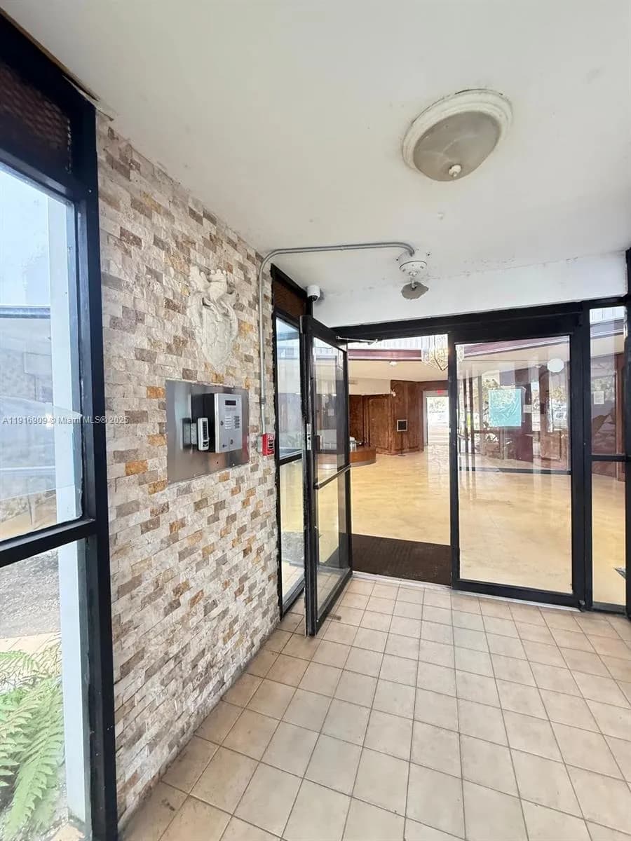 2025 NE 164th St # 605, North Miami Beach FL 33162