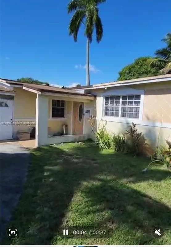 4921 NW 11th Pl, Lauderhill FL 33313