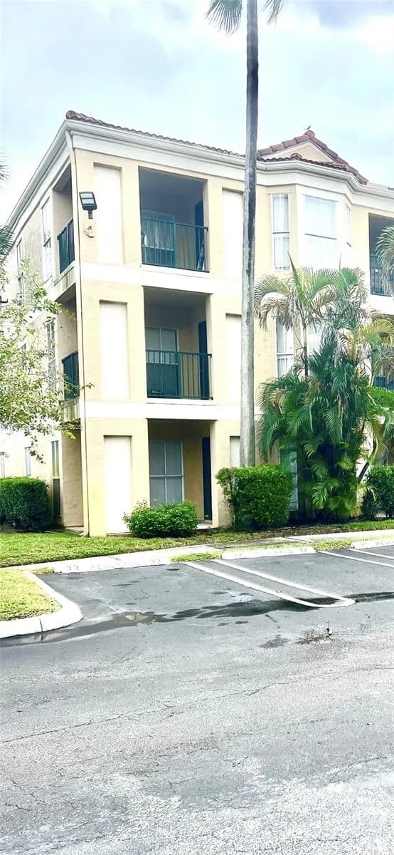 977 Riverside Dr # 211, Coral Springs FL 33071
