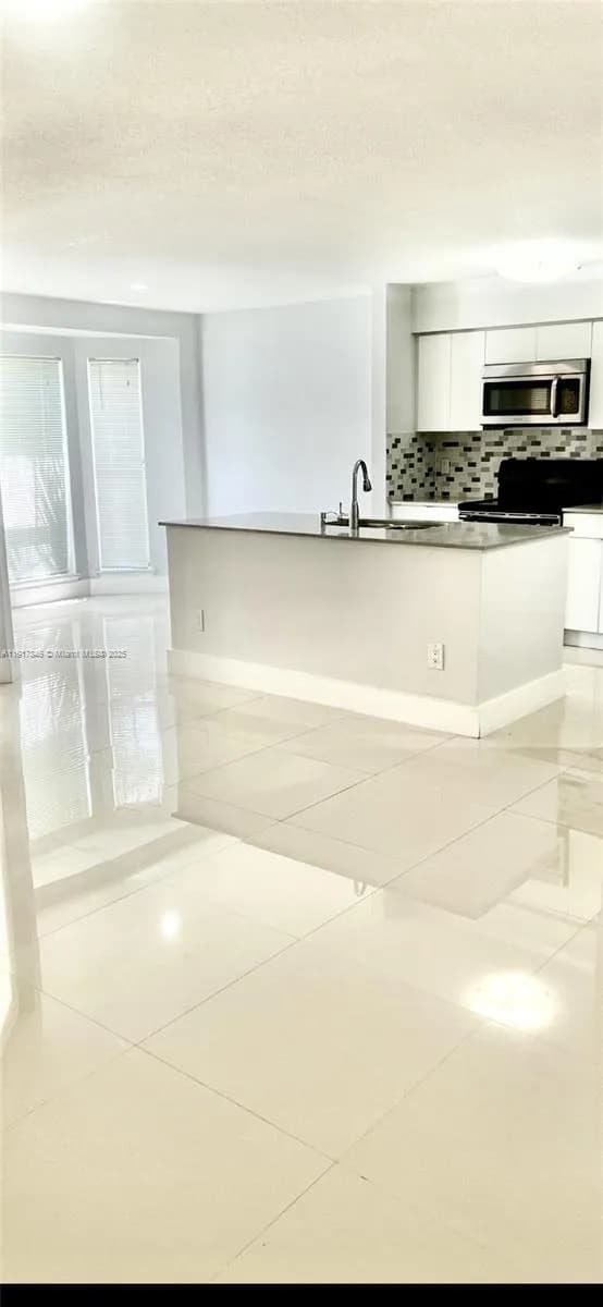 977 Riverside Dr # 211, Coral Springs FL 33071