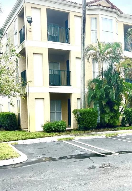 977 Riverside Dr # 211, Coral Springs FL 33071