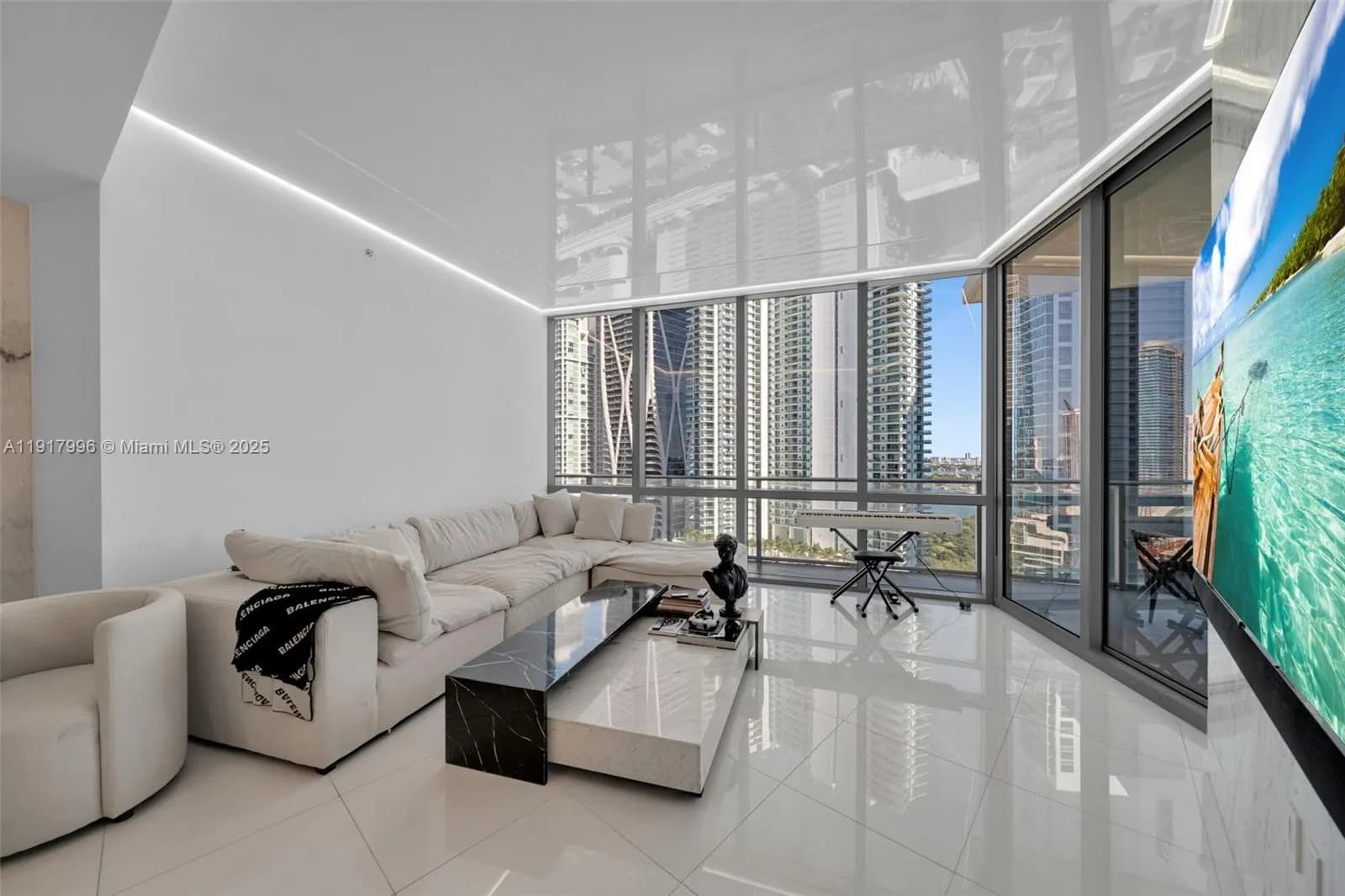 851 NE 1st Ave # 2203, Miami FL 33132