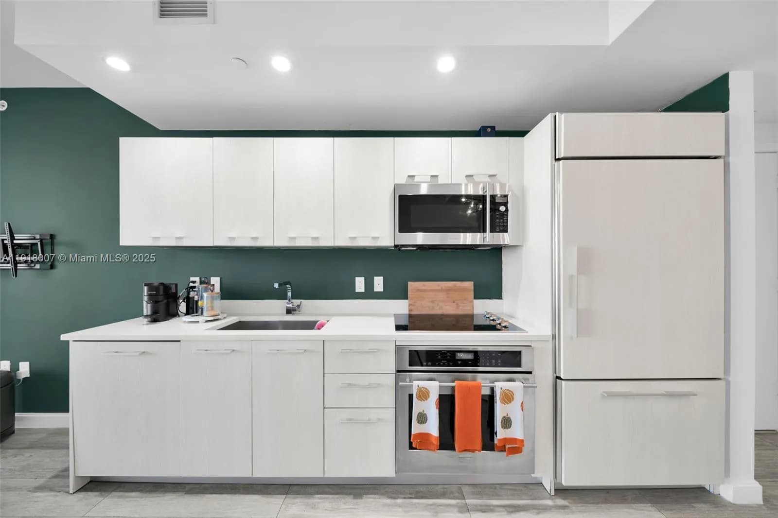 45 SW 9th St # 3909, Miami FL 33130