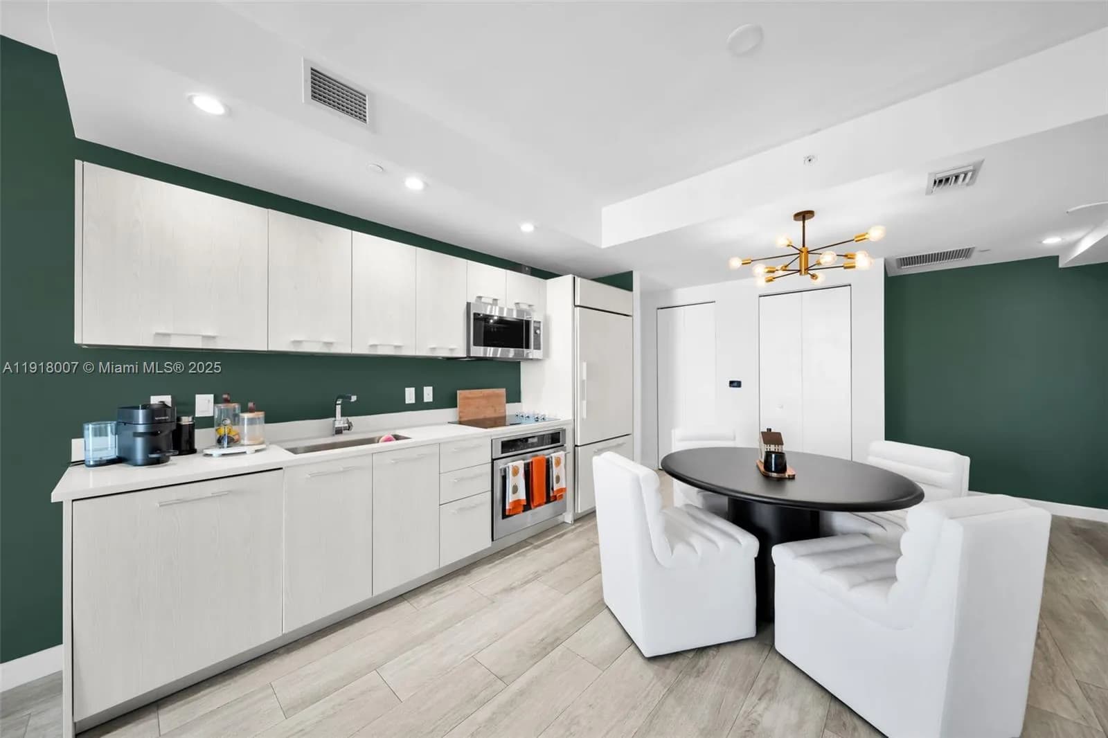 45 SW 9th St # 3909, Miami FL 33130