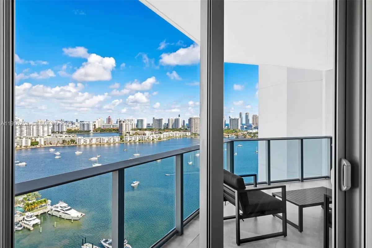 17111 Biscayne Blvd # 2103, North Miami Beach FL 33160