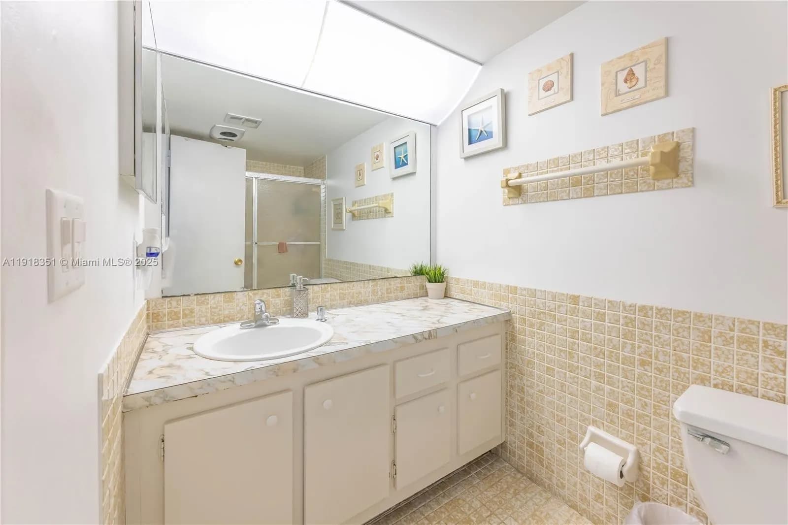 4751 NW 21st St # 210, Lauderhill FL 33313