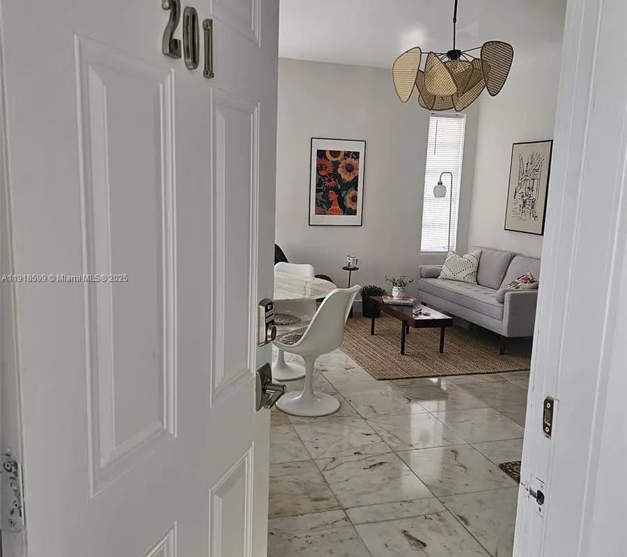 801 8th St # 201, Miami Beach FL 33139