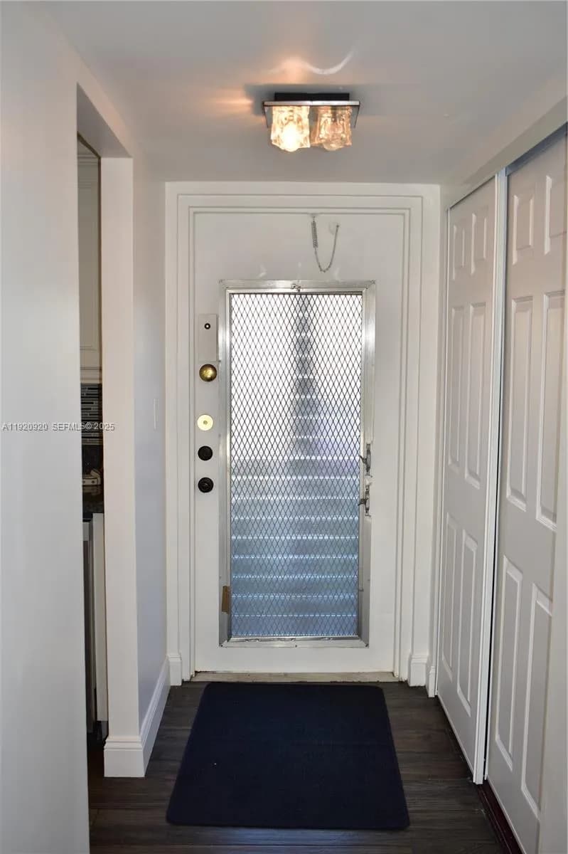 9360 Sunrise Lakes Blvd # 111, Sunrise FL 33322