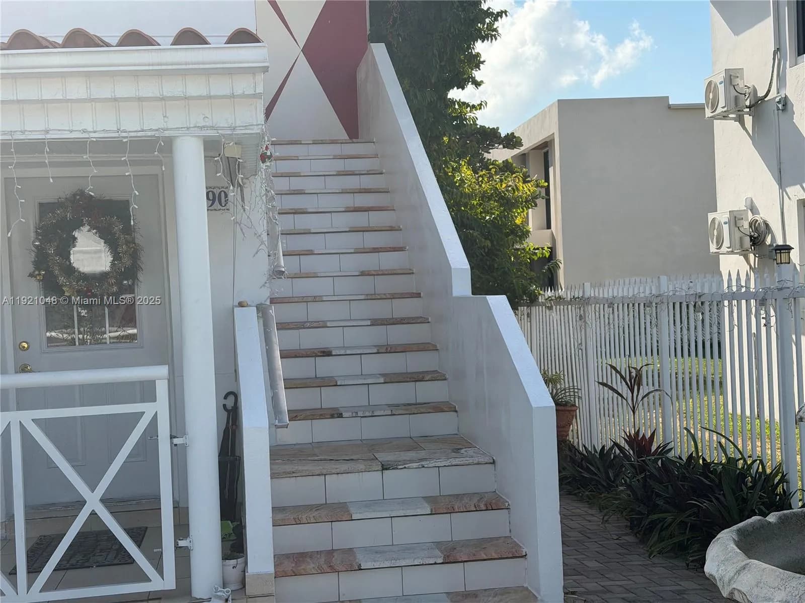 990 SW 9th St, Miami FL 33130