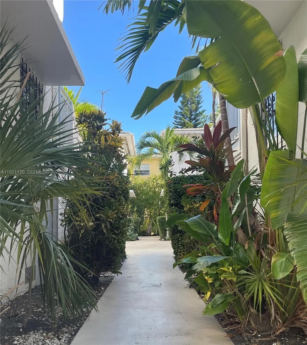 8021 Abbott Ave, Miami Beach FL 33141