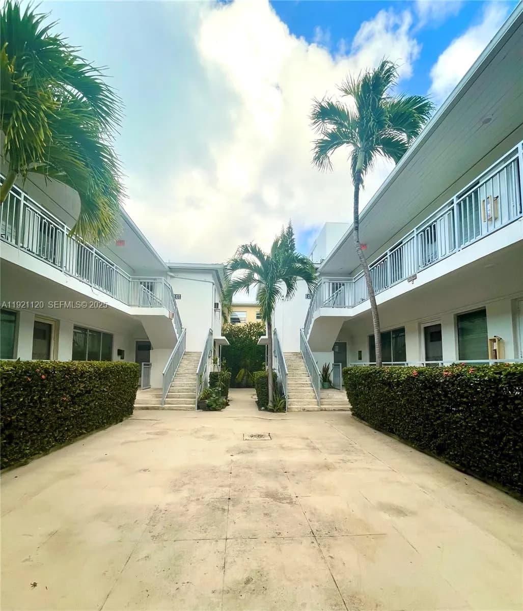 8021 Abbott Ave, Miami Beach FL 33141