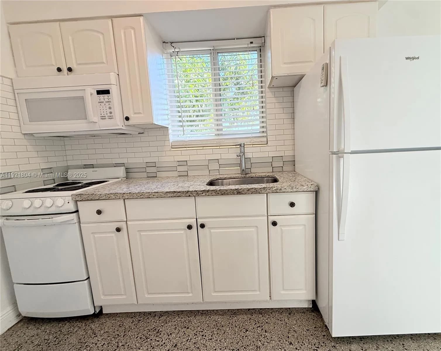 322 NE 6th St, Hallandale Beach FL 33009