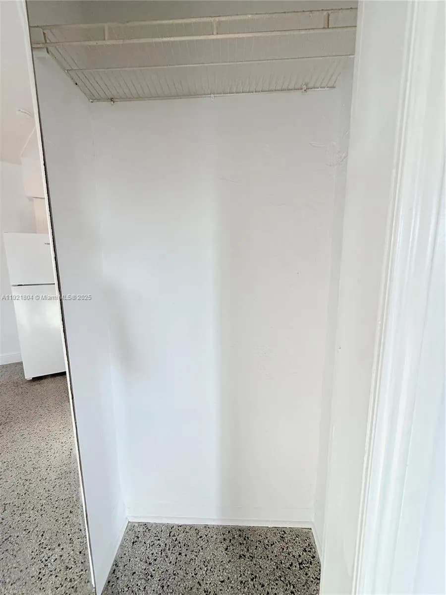 322 NE 6th St, Hallandale Beach FL 33009