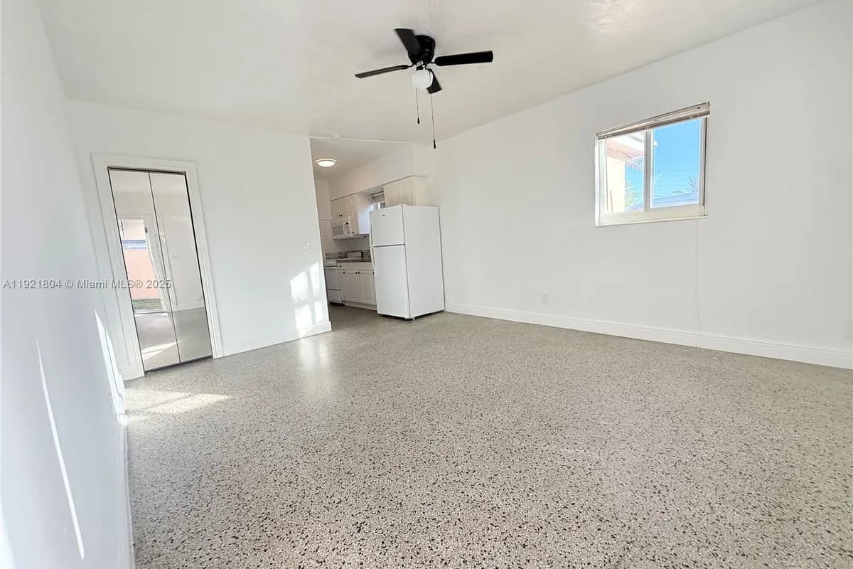 322 NE 6th St, Hallandale Beach FL 33009