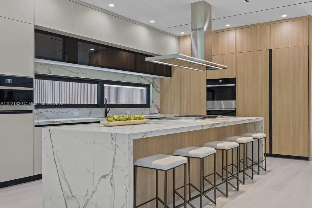 618 NE 17th Way, Fort Lauderdale FL 33304