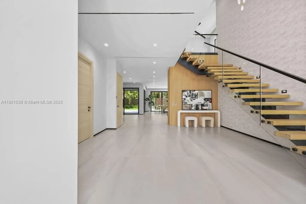 618 NE 17th Way, Fort Lauderdale FL 33304