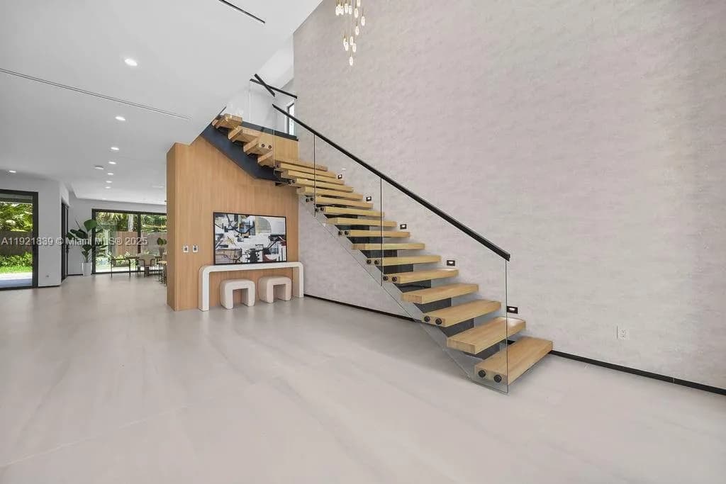 618 NE 17th Way, Fort Lauderdale FL 33304