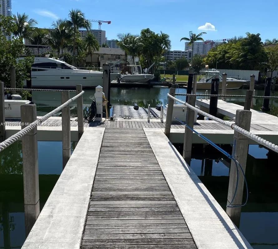 16400 Collins Ave, Sunny Isles Beach FL 33160