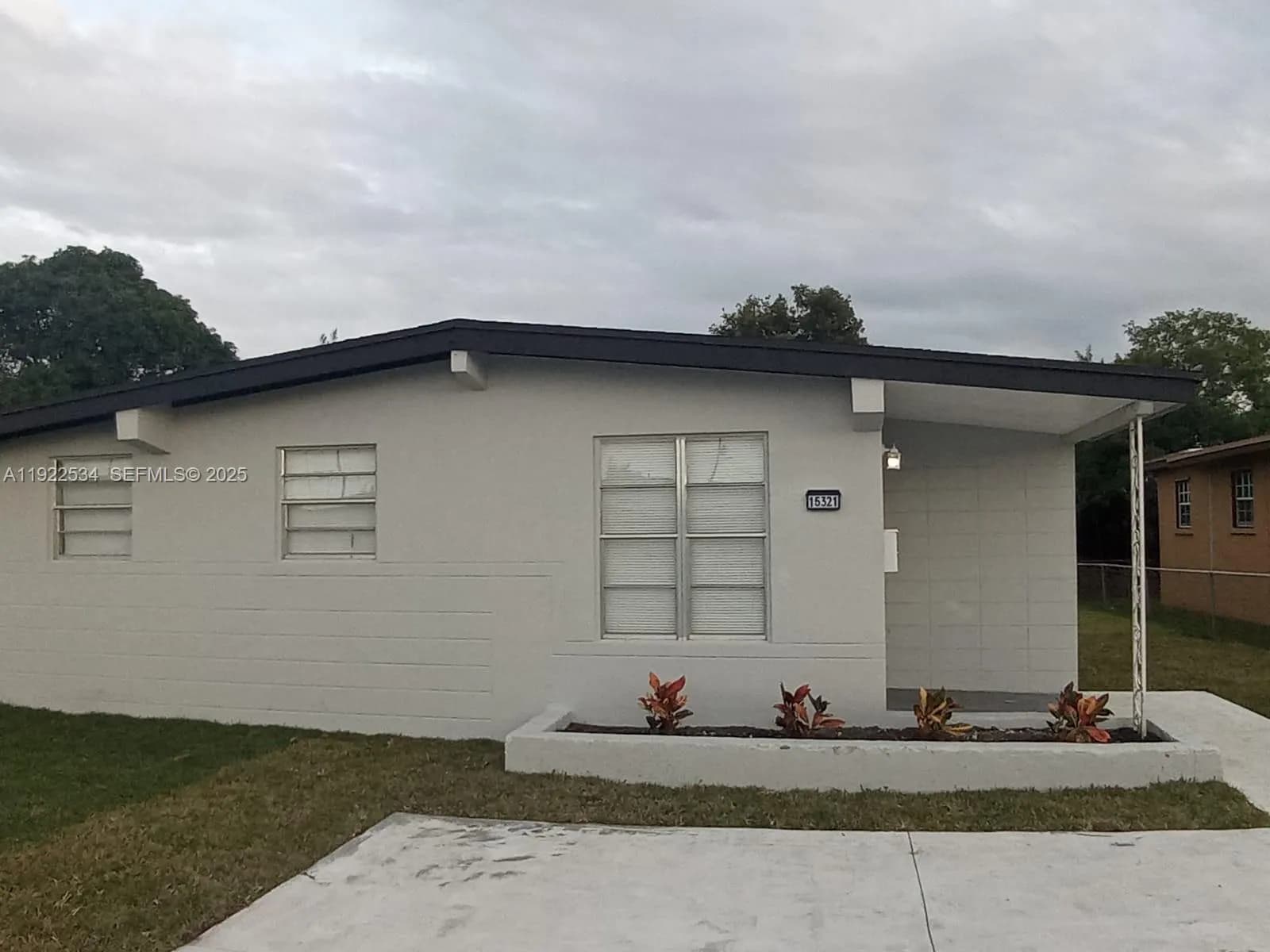 15321 NW Railroad Dr, Miami Gardens FL 33054