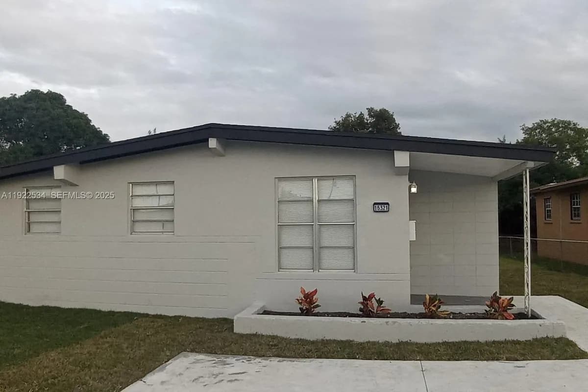 15321 NW Railroad Dr, Miami Gardens FL 33054
