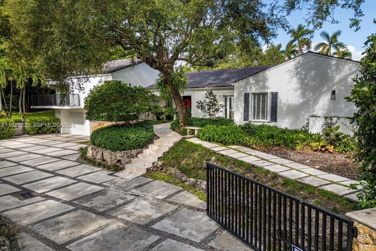 7000 Robles St, Coral Gables FL 33143