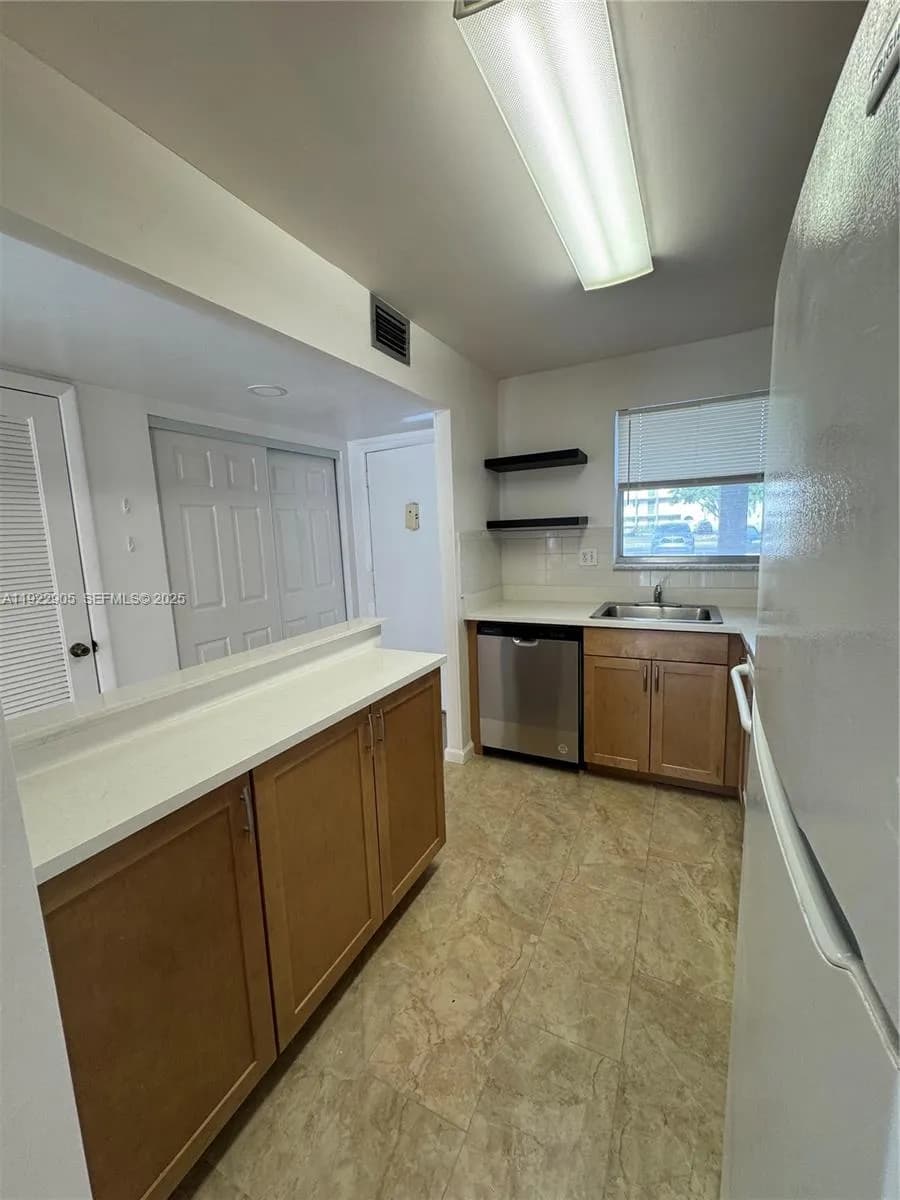 8435 Sunrise Lakes BLV # 104, Sunrise FL 33322