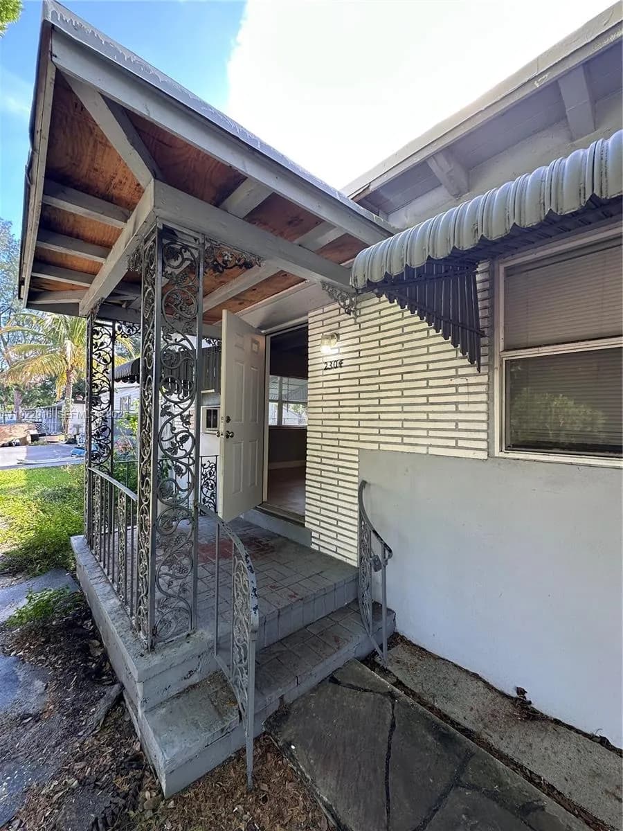 2304 NE 135th Ln, North Miami Beach FL 33181