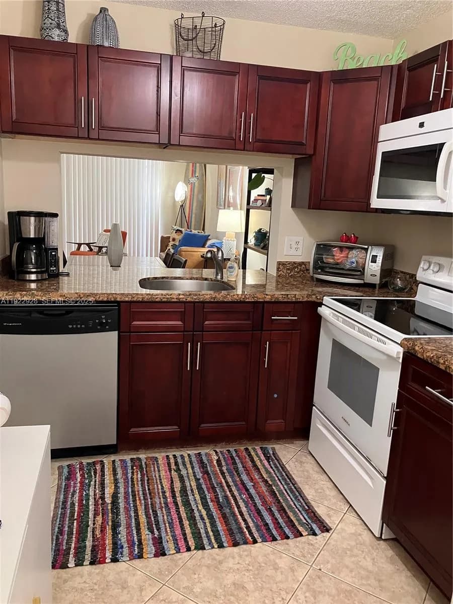 1226 S Military Trl # 2213, Deerfield Beach FL 33442