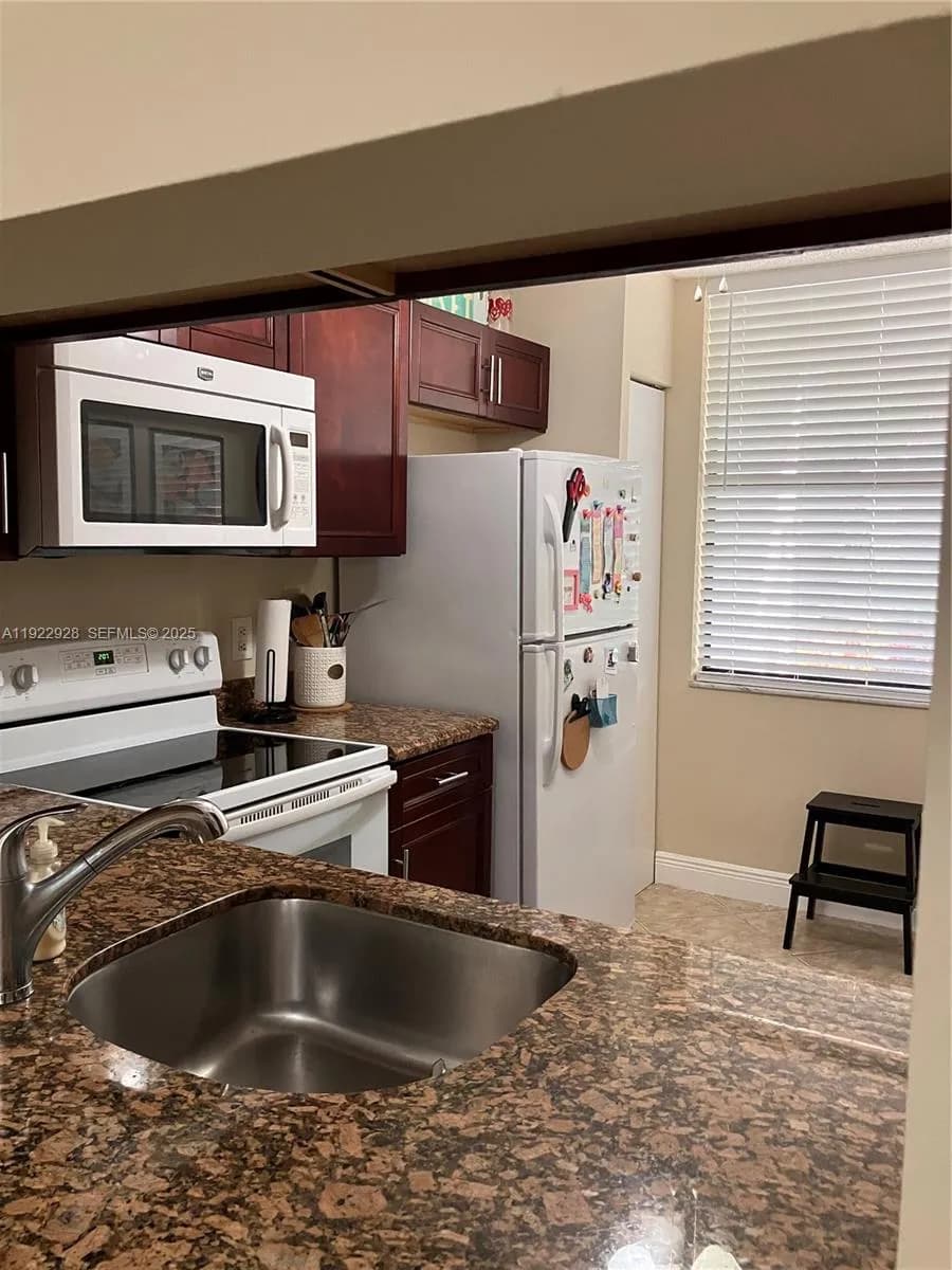 1226 S Military Trl # 2213, Deerfield Beach FL 33442