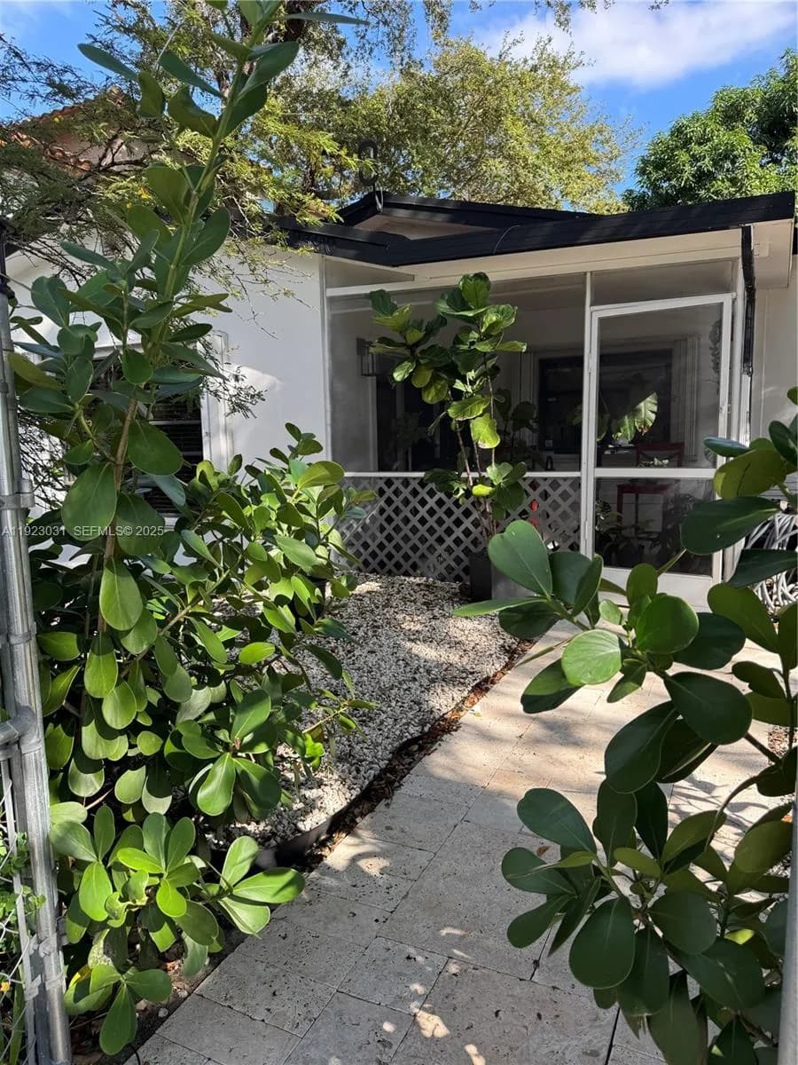 2390 SW 18th Ave, Fort Lauderdale FL 33315