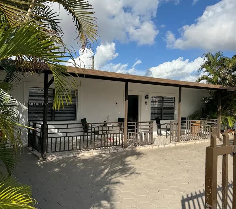 971 E 13th St, Hialeah FL 33010