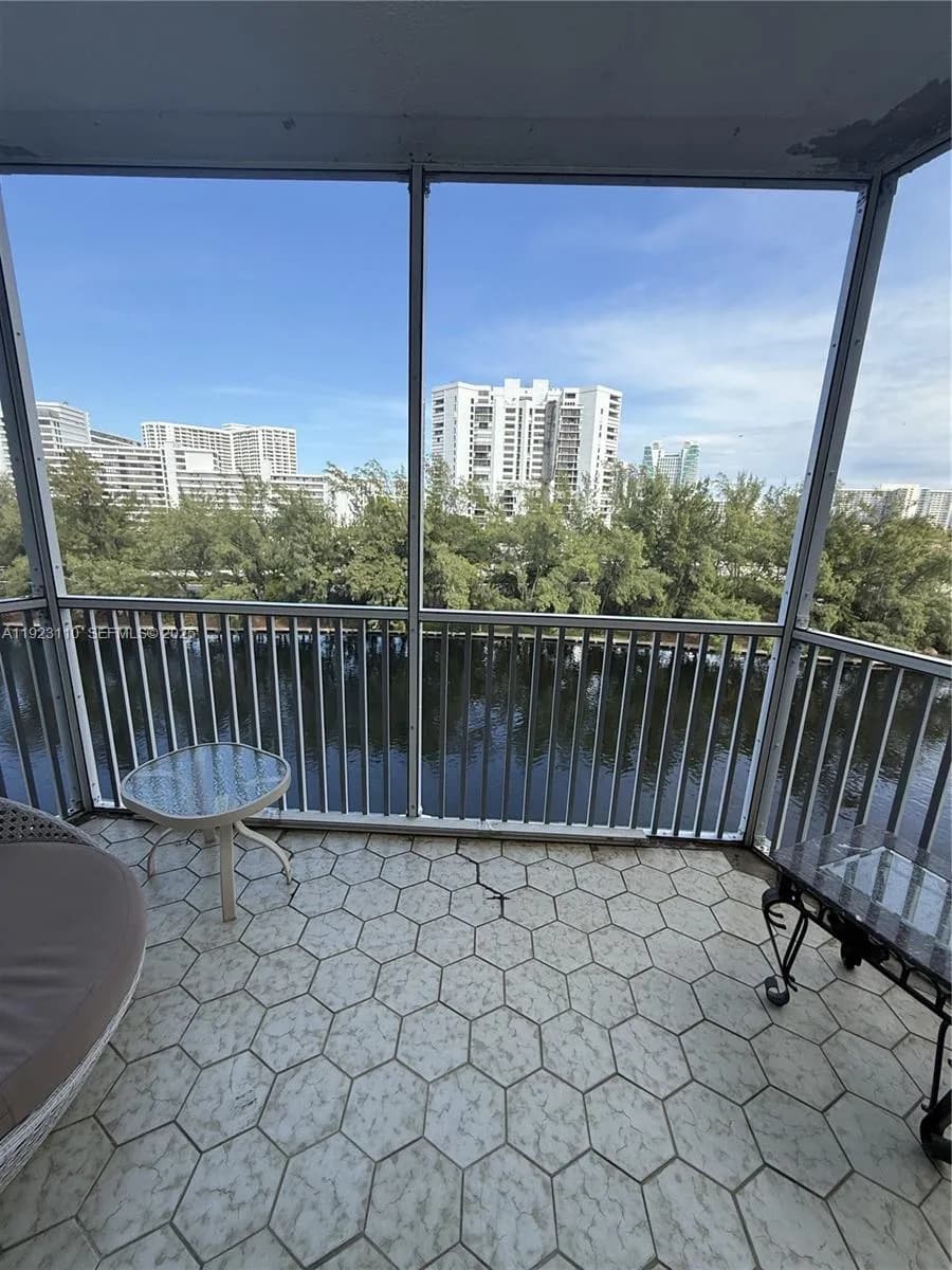 1 bedroom 1 bath for sale at 300 Diplomat Parkway 300 # 712, Hallandale Beach FL 33009