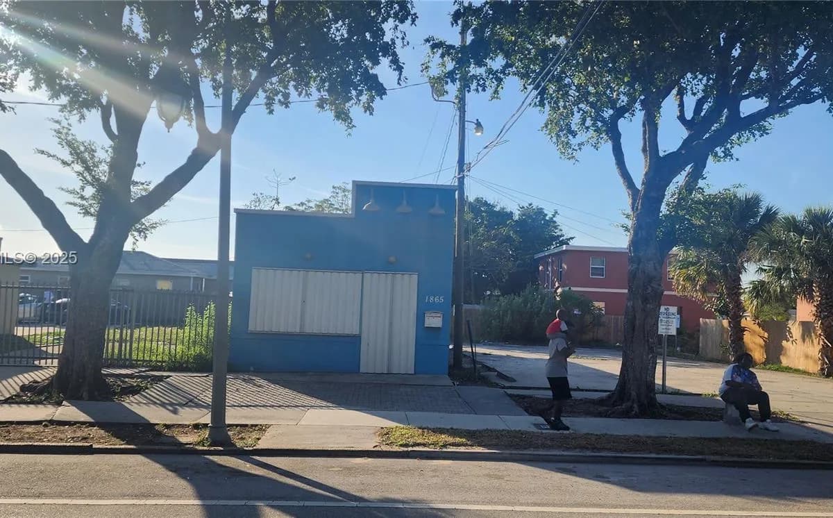 1865 N Tamarind Ave, West Palm Beach FL 33407