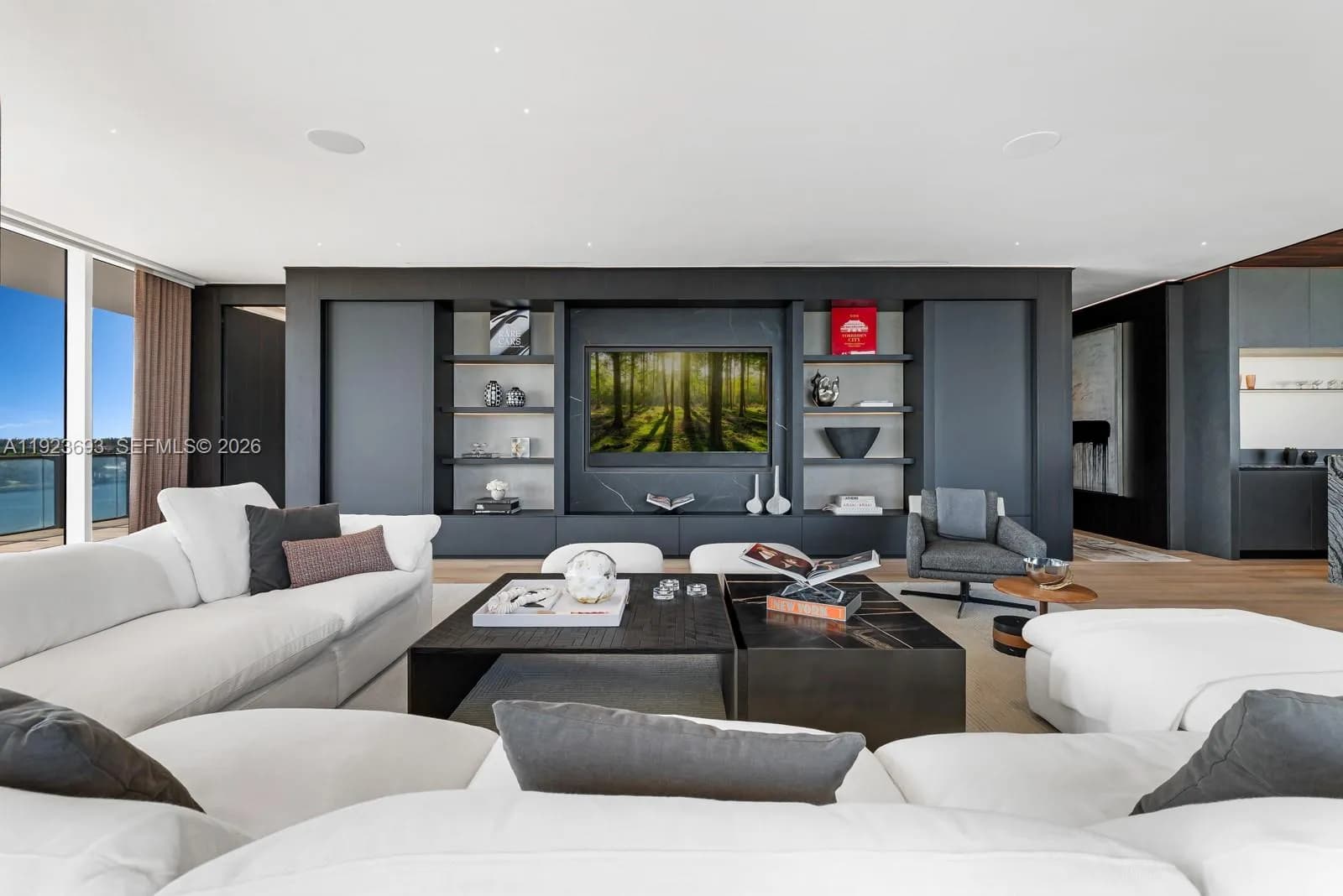 800 S Pointe Dr # 801, Miami Beach FL 33139