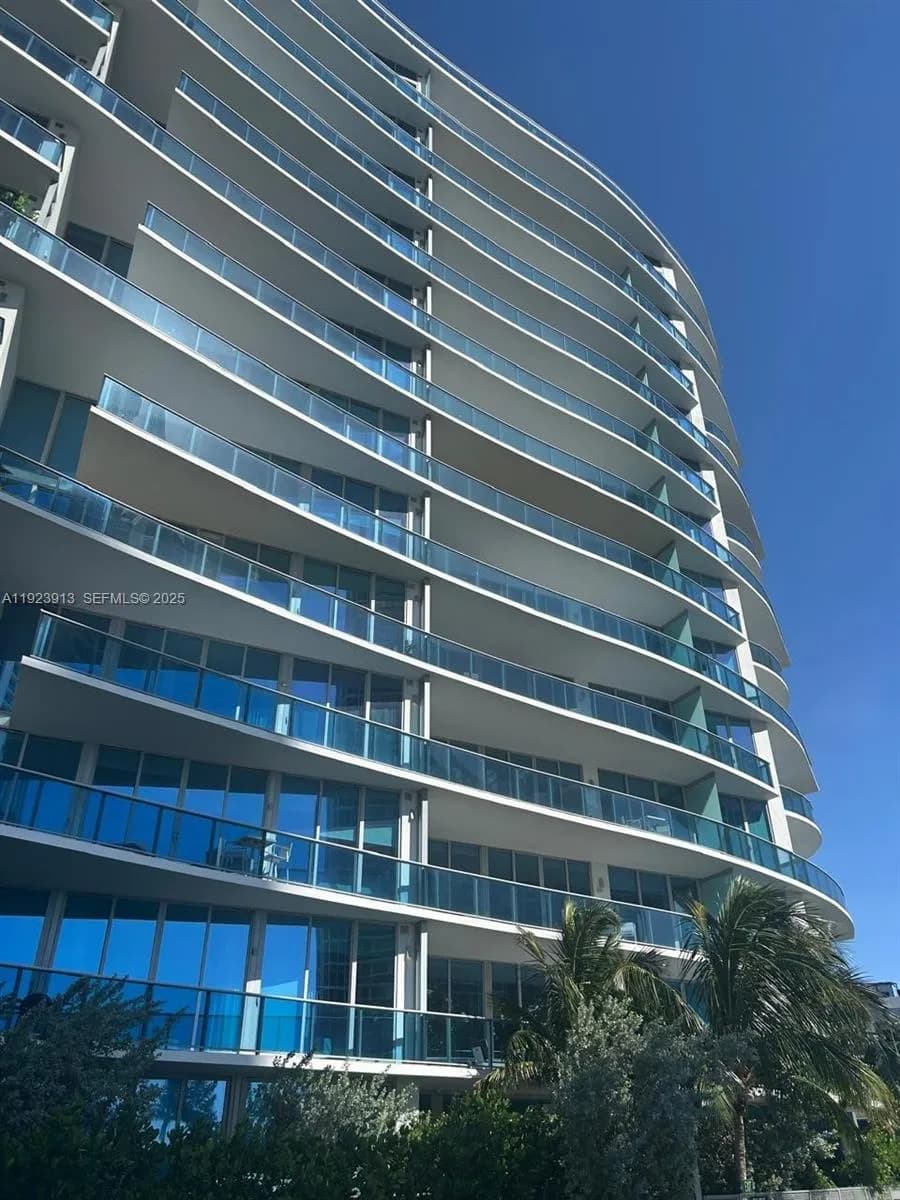 2 bedroom 2 bath for sale at 17550 Collins Ave # 1204, Sunny Isles Beach FL 33160