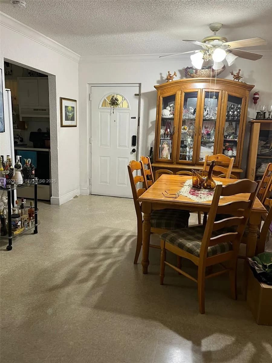 525 W 69th St # 207, Hialeah FL 33014