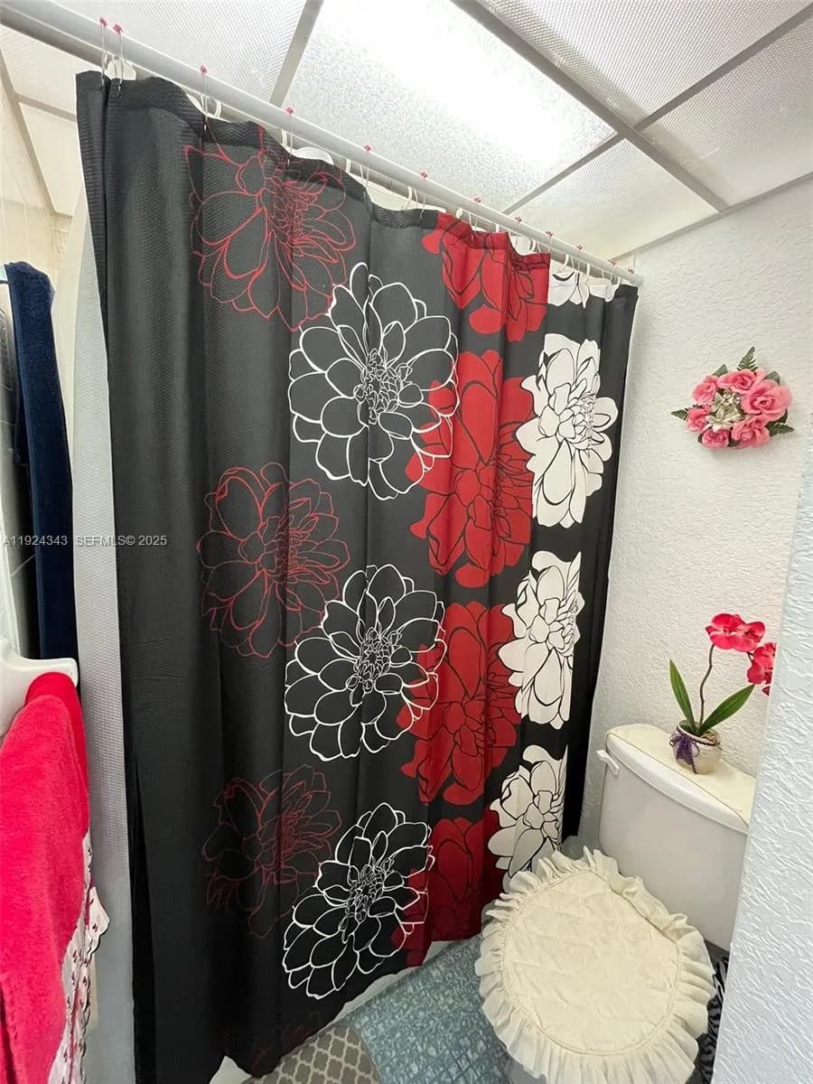 525 W 69th St # 207, Hialeah FL 33014