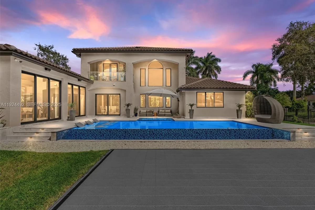 1021 NW 115th Ave, Plantation FL 33323